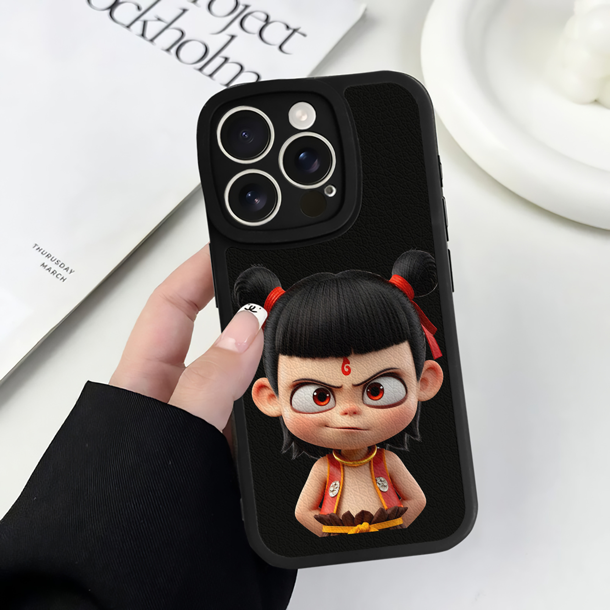 （画像用） Ne Zha 2 ナタ 魔童の大暴れ 【iPhone 16シリーズ対応】シリコンスマホケース（レザー調） 材質：シリコン